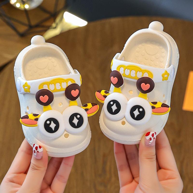 

Soft-Sole Children s Hole-Punch Sandals | Summer Indoor Anti-Slip Bathroom Slippers for Girls with Cushiony Step-In-Feel & Quiet Design 24-25 [inner length of shoe 15cm] білий
