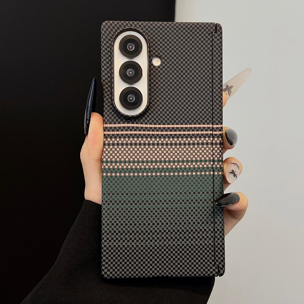 Custodia per telefono antiurto con texture in fibra di carbonio per Samsung Galaxy Z Fold 7, Cover protettiva magnetica invisibile per ricarica wireless