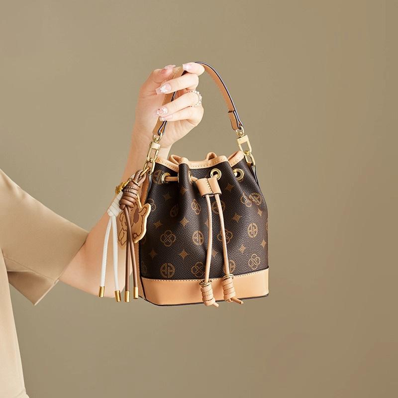 

Сумка-ведро в иностранном стиле, женская новая сумка 2025 года, премиальная сумка-мессенджер, женская сумка-тоут для通勤, сумка через плечо большой вместимости темно-коричневого