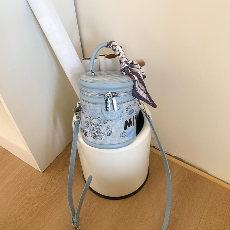 

High sense niche mini bag women s summer 2025 new fashion messenger bag Korean version popular portable bucket bag синий