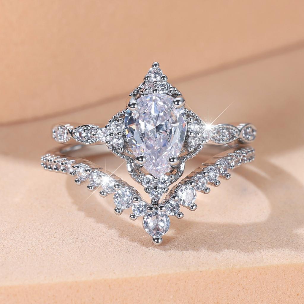 Light luxury pear-shaped diamond double-layer ring set Vintage lace and diamond-studded two-piece ring set