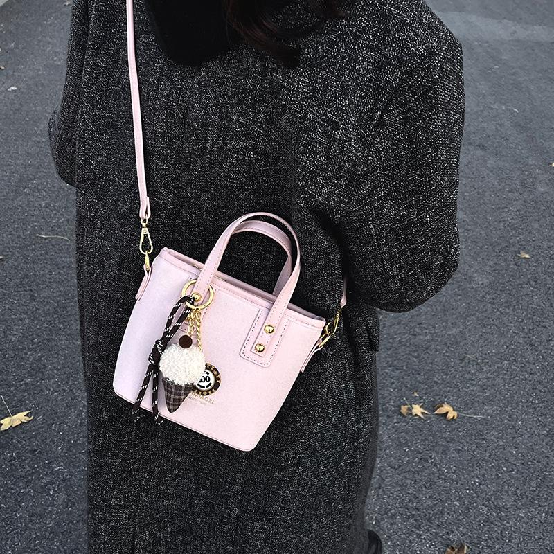 2025 New Bag Women's Bag Trendy Fashion Small Square Bag Popular Plush Pendant Shoulder Messenger Bag Premium Feeling Bag