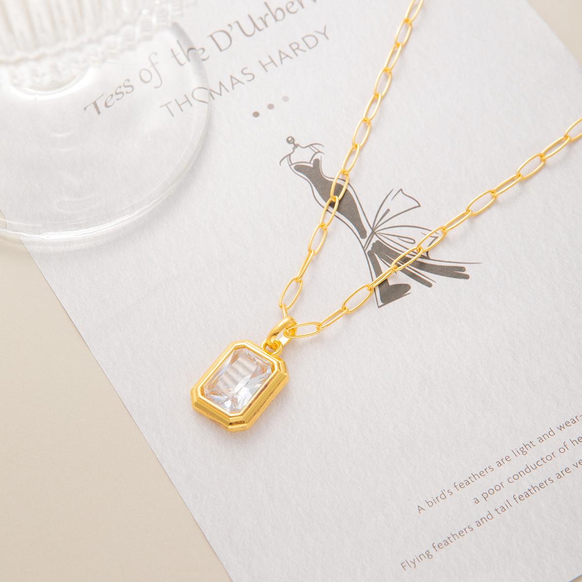 

Retro Hip-Hop Square Diamond Necklace, Simple Personality, Color Collarbone Chain, High-End Sense, Fashionable And Versatile Couple Necklace.