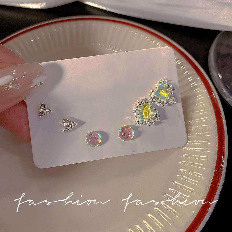 Korean Version of Retro Earrings, Cold Wind Temperament, Ear Jewelry, High-end Sense, Niche Design, Stud Earrings, Women