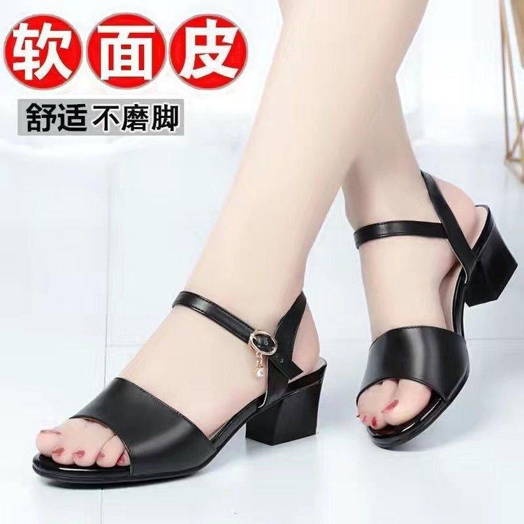Soft leather fish mouth sandals thick heel rhinestone summer new comfortable sandals one-word shoes 35 2750₽