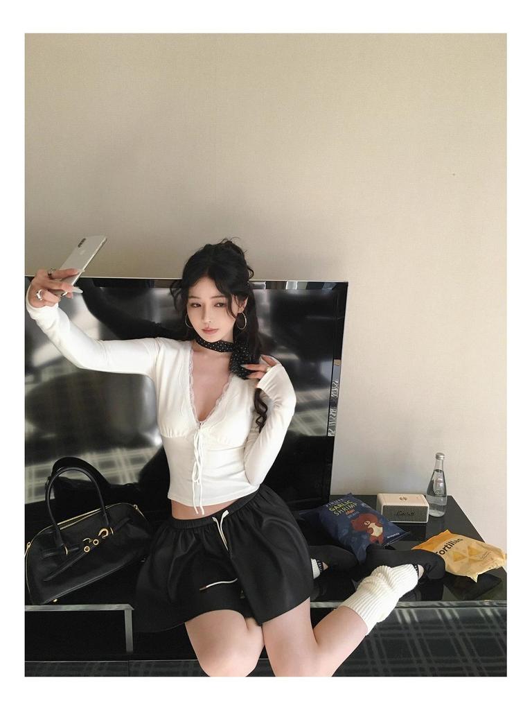 Women's Purple V-Neck Lace Splicing Long-Sleeve Slim Top - Stunning Early Autumn Fashion