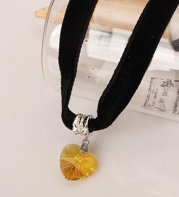 Japanese Velvet Necklace Japan Harajuku Retro European And American Heart Shaped Crystal Pendant Lace Black Peach Heart Necklace