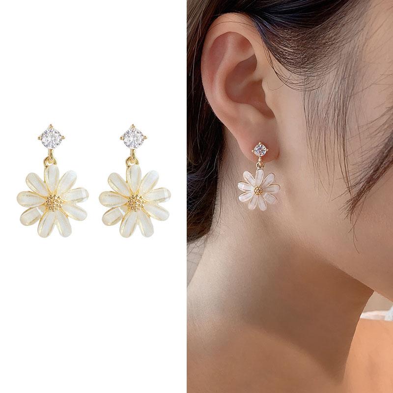 

Кошачий глаз, камень, цветок, серьги-гвоздики, женские модные темпераментные маленькие ромашки, простые лепестки, маленькие свежие серьги-гвоздики, женские украшения