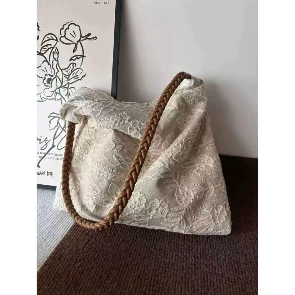 

Log wind premium texture canvas bag niche linen embroidery large capacity tote bag handbag commuter shoulder bag світло-бежевого кольору