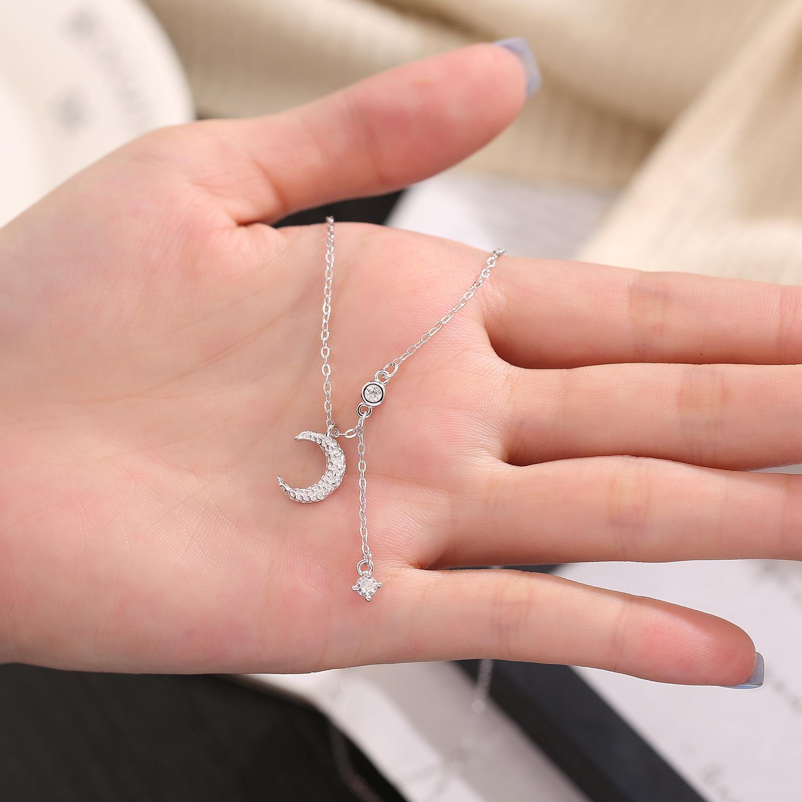 New Trendy Star Moon Flowing Pendant Necklace with Feminine Temperament, Light Luxury, Niche Design, Collarbone Chain 40CM