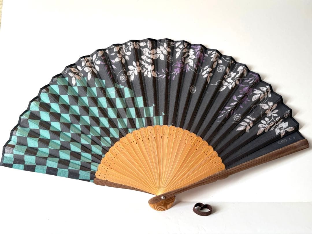 

[USED] Demon Slayer Fan with Tanjiro Design
