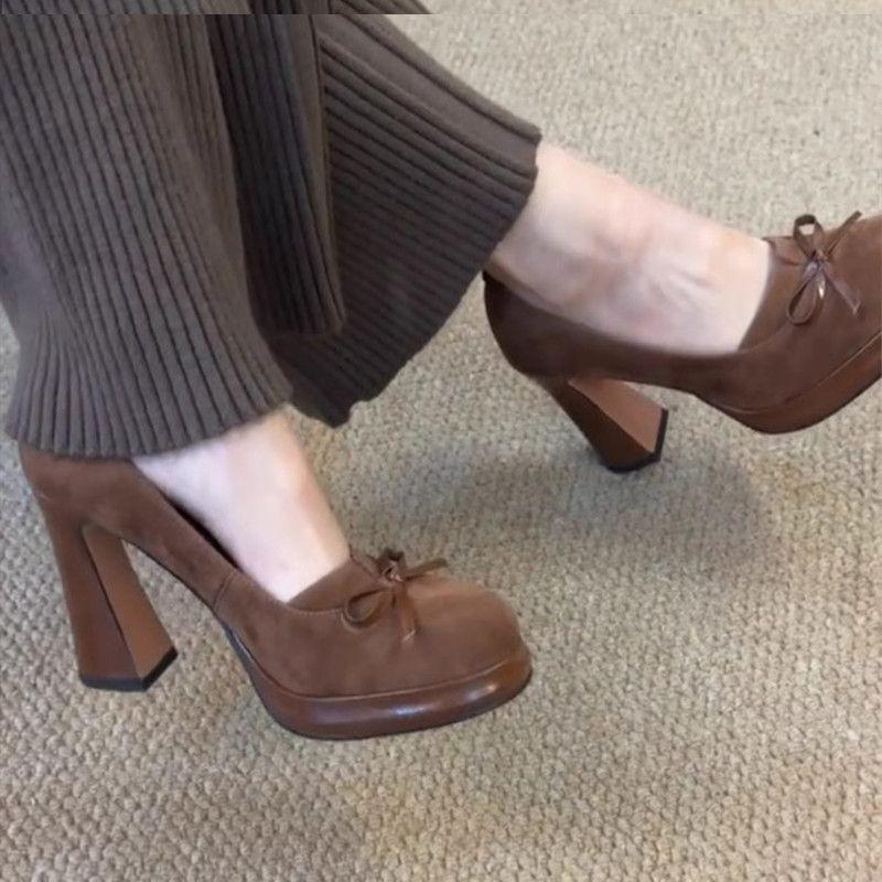 2026 Autumn/Winter Vintage Brown Bow Suede Mouth Thick French High Heels