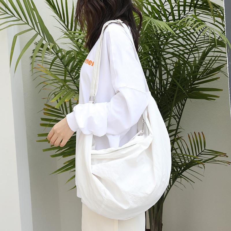 IELGY Japonská ležérní literární taška na knedlíky, malá svěží nylonová taška přes rameno, módní jednobarevná messenger dámská taška