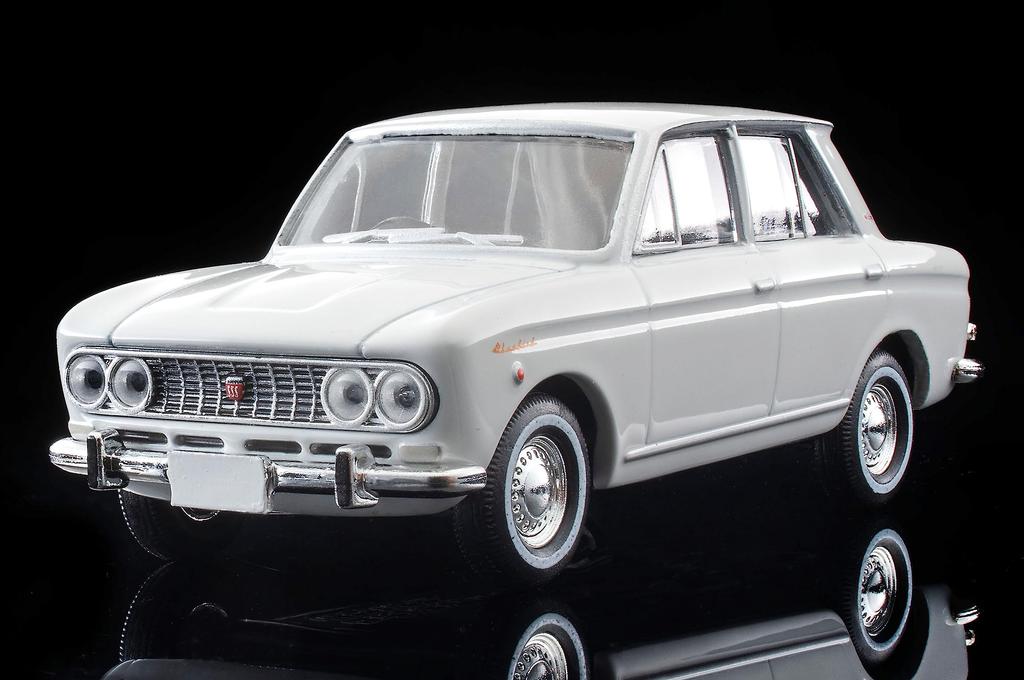 Tomytec Tomica Limited Vintage 1/64 Scale LV-205a Datsun Bluebird 4-Door 1600SSS White 1965 Model (Finished Product)