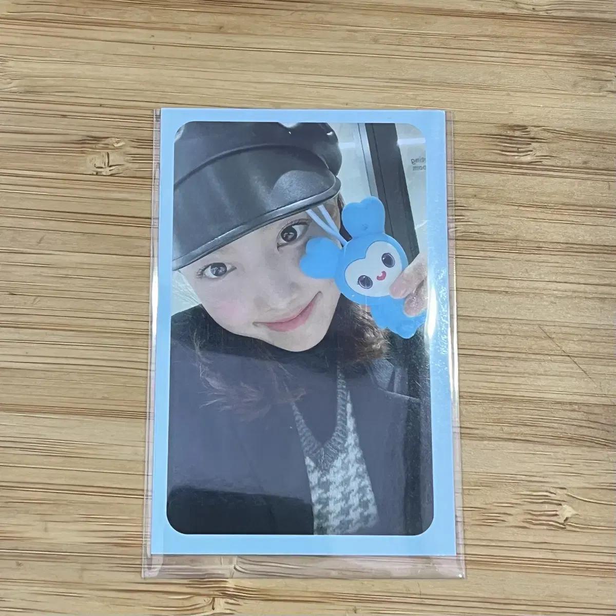 

Twice Наён Лабури Спикер Фотокарточка