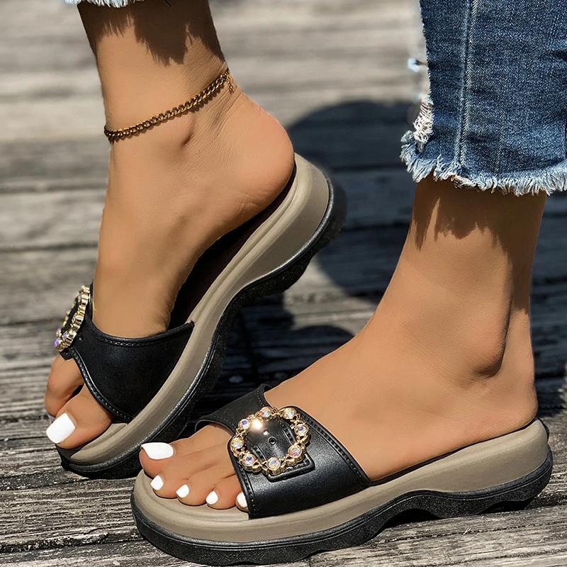 Fashion Retro Diamond Decor Pu Leather Slippers Women Chic Buckle Design Patchwork Med Heel Sandals Female Roman Thick Sole Slides Mujer