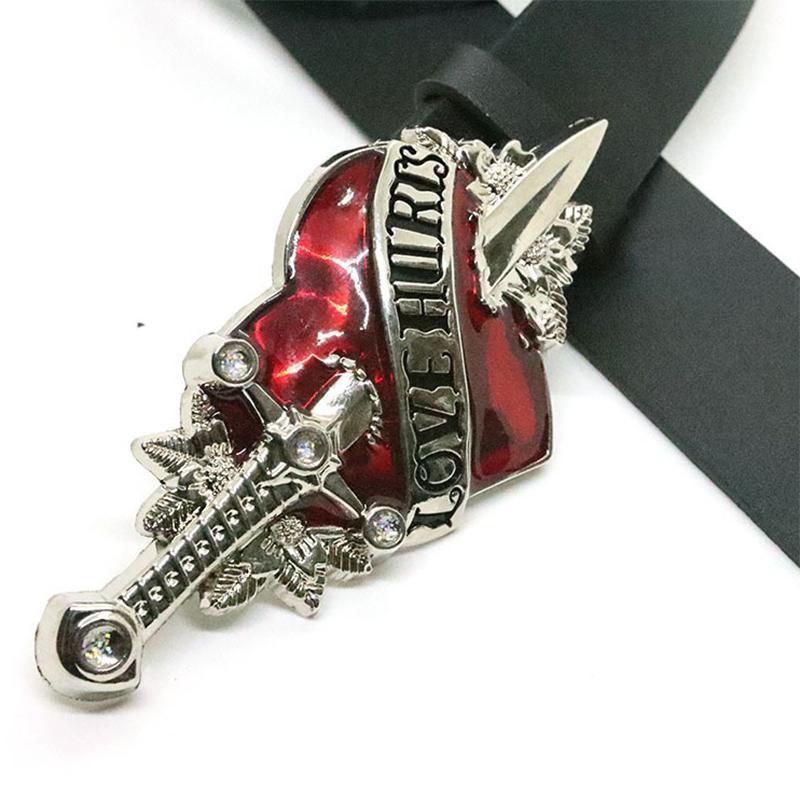 Goth Y2K Cuore Rosso Freccia Amore Fa Male Cintura con Fibbia in Pelle PU Cinturino da Vita Donna Uomo Jeans Pantaloni Cintura Decorativa