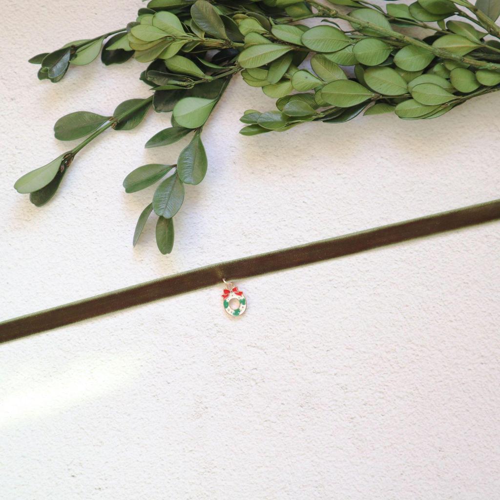 Elegant Christmas Velvet Choker with Cartoon Pendant Necklace