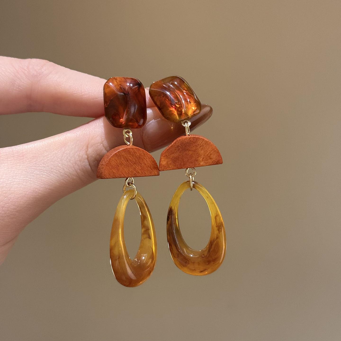 

Модные серьги-подвески для женщин коричневый