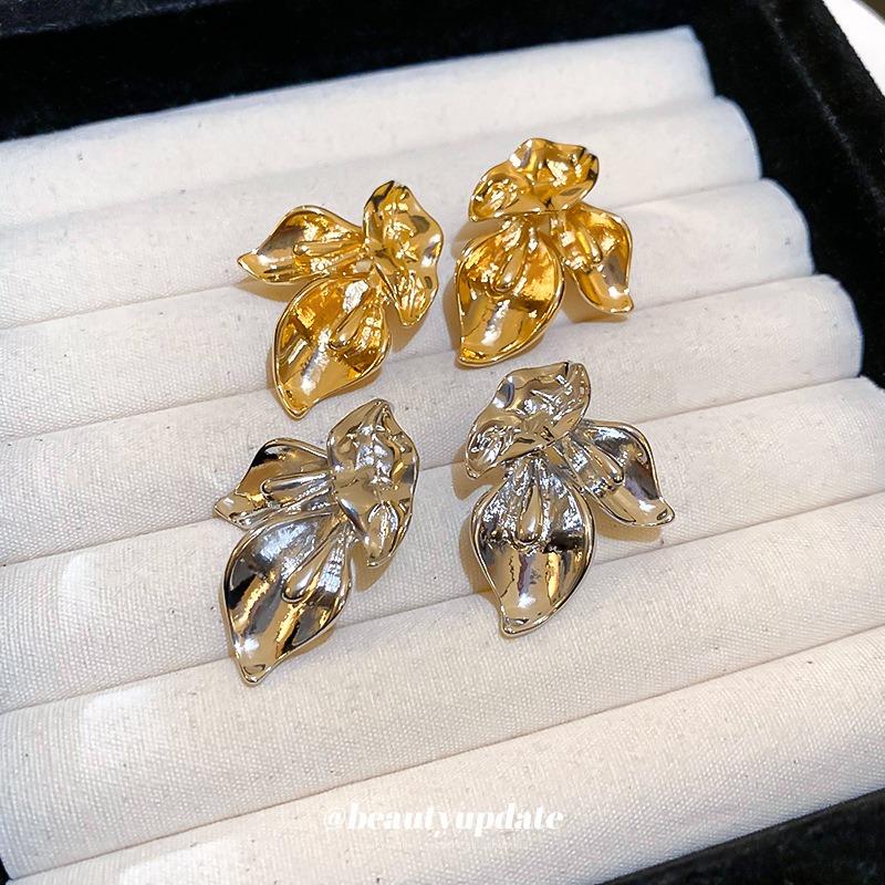 Silver Needle Cold Wind Niche Retro Metal Flower Stud Earrings Design Sense Earrings Simple Fashion High Sense Earrings Women