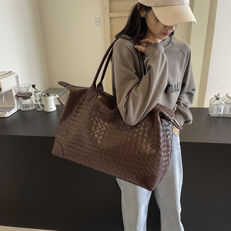 Fashionable and Casual Fake Woven Design Large-capacity Hand-held Travel Bag, Short Business Trip Light Clothing Storage Luggage Bag