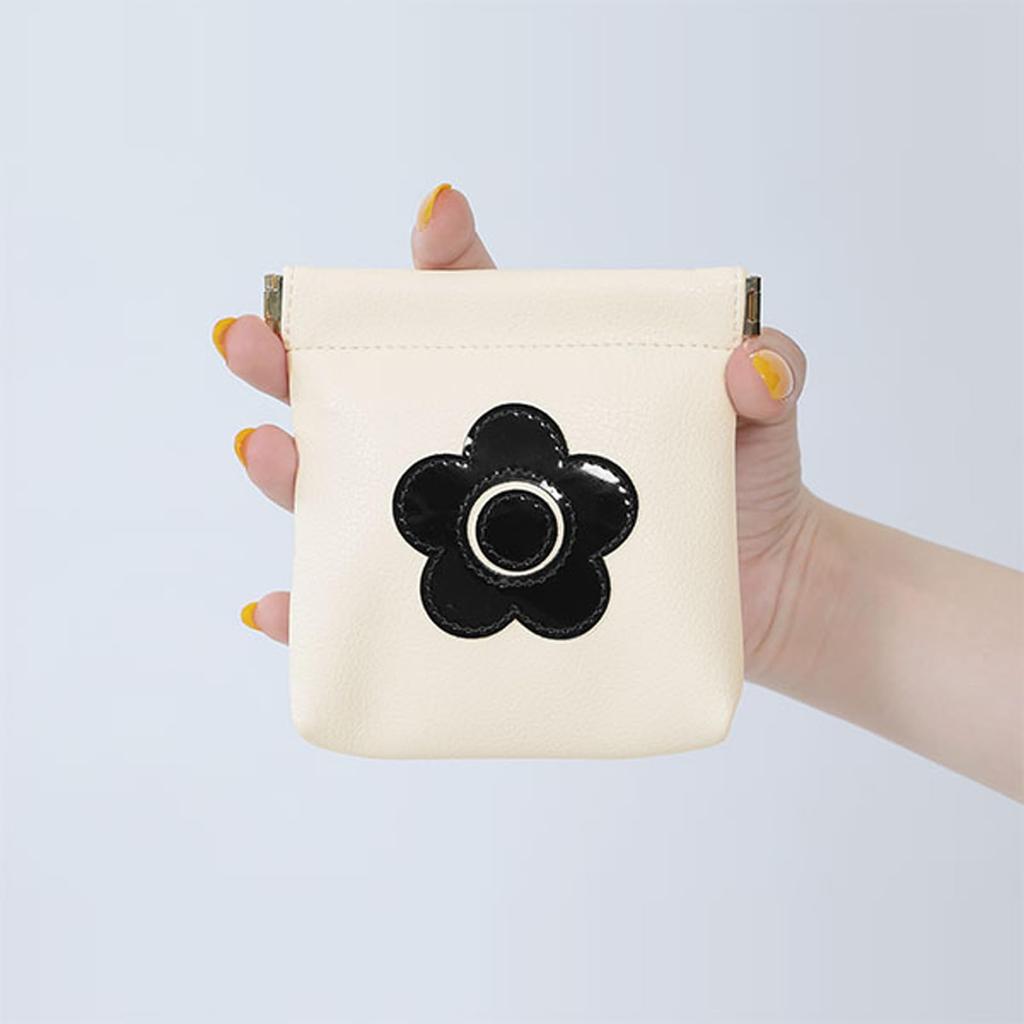 MARY QUANT Enamel Icon Daisy Patch Spring Clip Pouch X X D4cm Ivory H11.5 W11.5