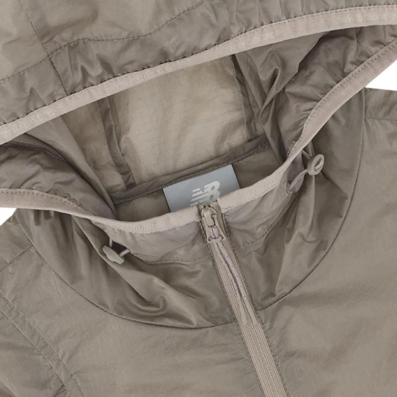 New Balance Women Breeze Light Ultra Lightweight Woven Jacket Nbnag2w522