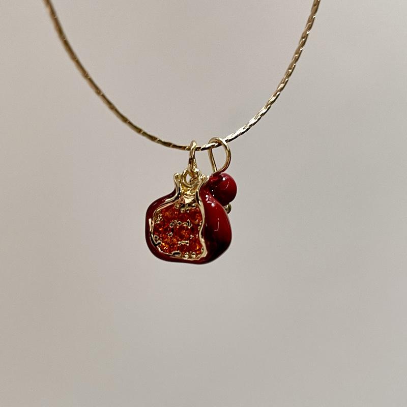 1 Pair of Elegant and Luxurious Pomegranate Shaped Hanging Earrings, Simple and Able, Suitable for Various Occasions