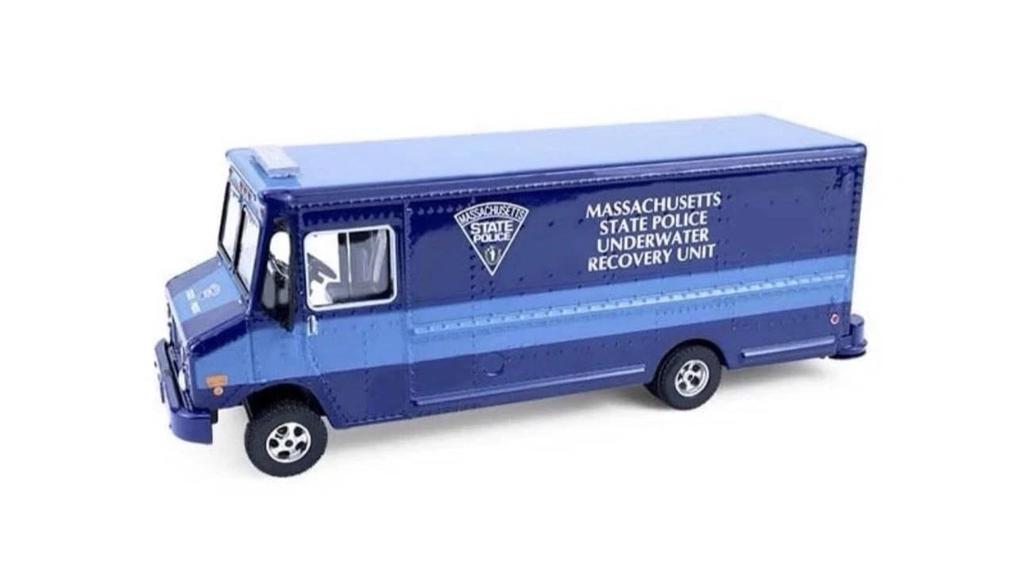 Greenlight 1/64 Scale Step Van 2019 Massachusetts State Police Underwater Recovery Unit [Parallel Import]
