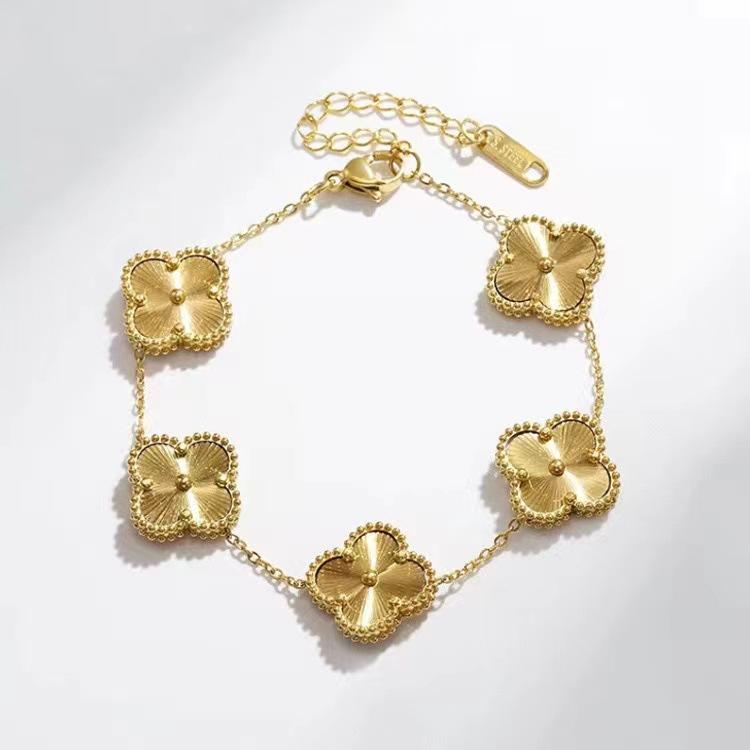 Vierblättriges Kleeblatt-Armband, leichtes Luxus-Temperament, weibliches Nischen-Design, Sinn für Glück, fünf Blumen