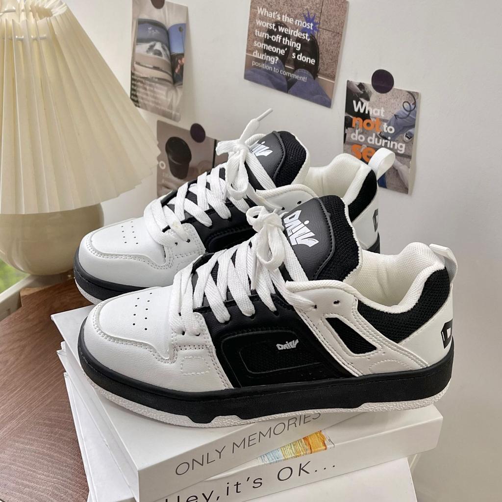 Nuove scarpe da ginnastica con plateau in stile ins estivo, di nicchia, chic, per studenti