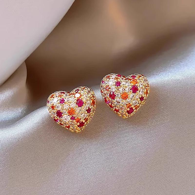 

Classic and Exquisite Heart-shaped Earrings From Europe and America, Three-dimensional Color Imitation Zircon Gentle Zircon