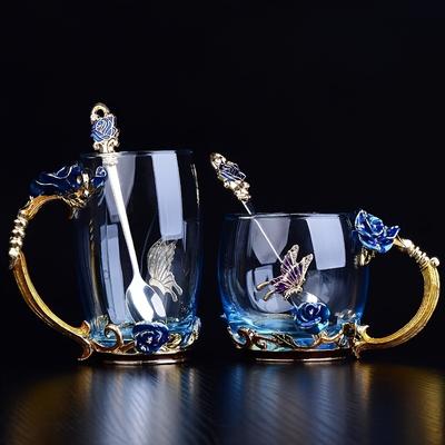 Frumos Set Ceașcă de Ceai din Cristal Emailat cu Trandafiri - Include Pahar Tumbler, Cană de Cafea și Linguriță!