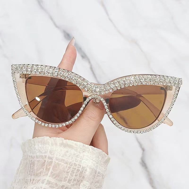 Stylish Cat Eye Sunglasses with Rhinestones 2026 New Women Shades Ins Trendy Vintage Handmade Brand Designer Eyewear