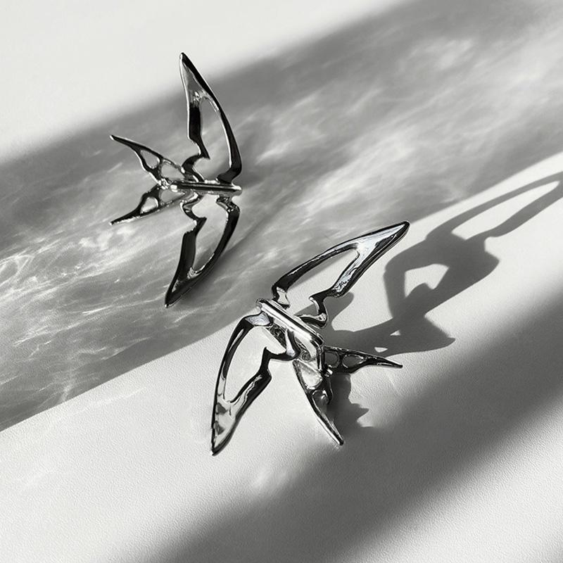 2026 New Mechanical Bird Ear Clip for Women Personality Silver Color Metal Swallow Non Piercing Earrings Ear Cuff Y2K Jewelry