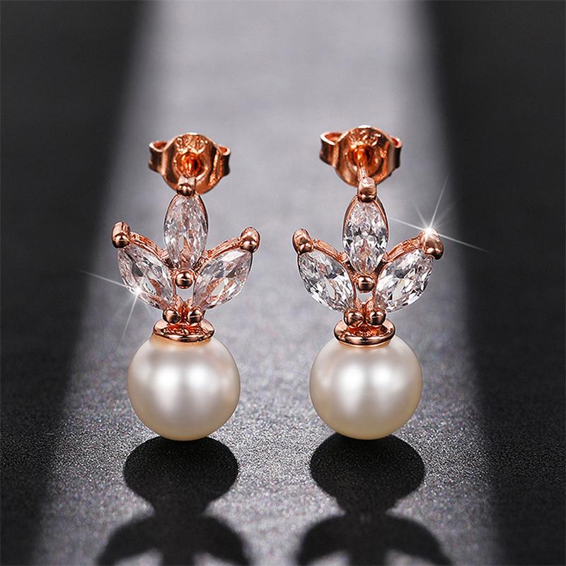 

Изысканные женские серьги с имитацией жемчуга Huitan с бриллиантами CZ, три цвета металла, модные универсальные женские украшения