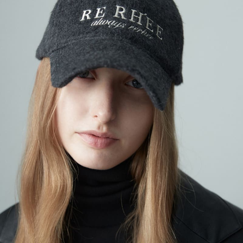 

RE RHEE SIGNATURE LOGO FLEECE CAP CHARCOAL_FREE