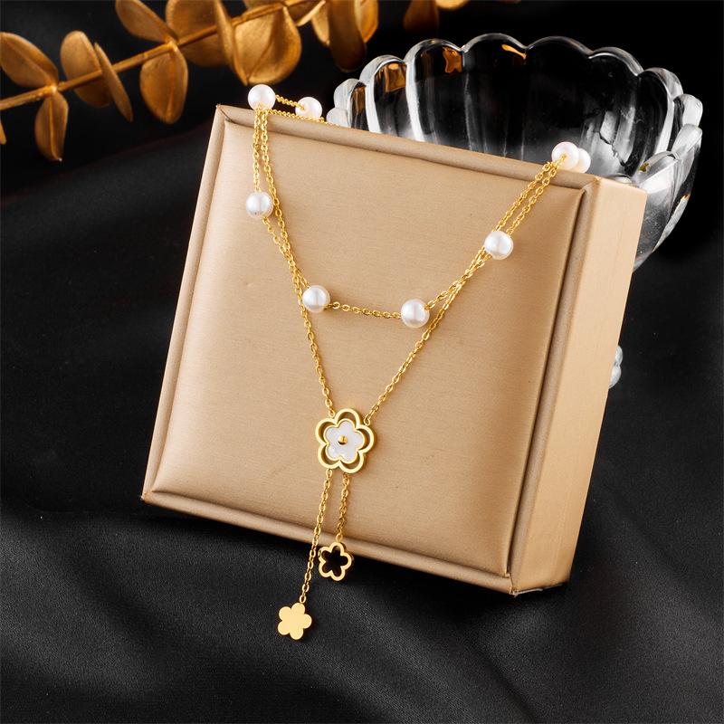 Gold Plated Double Layer Pearl Necklace with Mother of Pearl Clover Pendant, Dainty Adjustable Chain for Women, Elegant Daily Jewelry