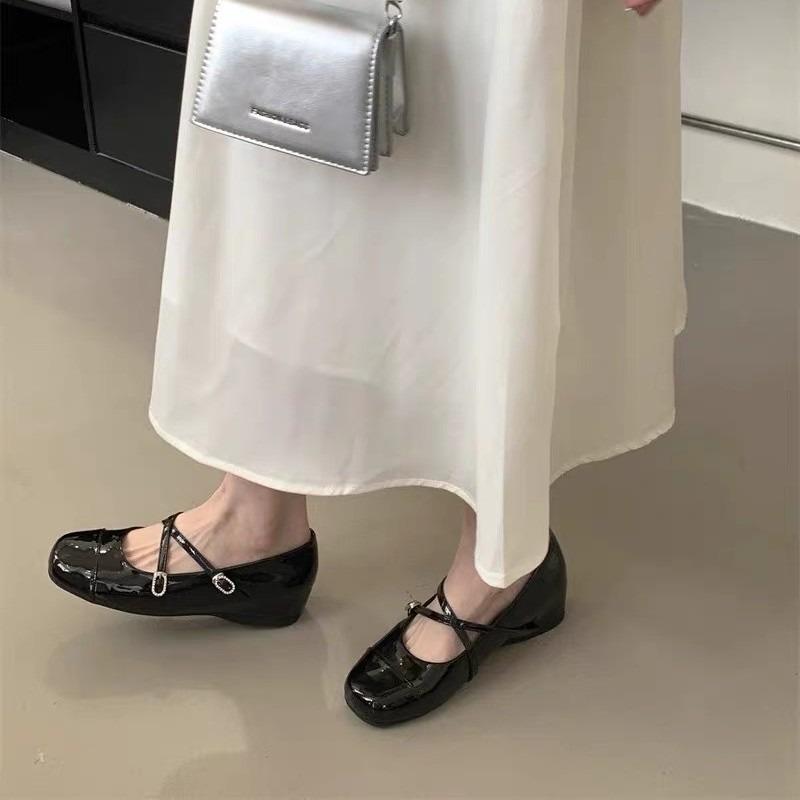 Black single shoes women's new versatile light mouth retro small size inner height increase Mary Jane women's shoes