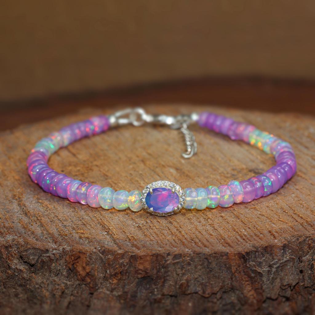 Bracciale con charm in perle di opale viola liscio, Bracciale dorato con charm ovale in opale viola, Braccialetto delicato, Pietra di nascita di ottobre, Regalo per la moglie