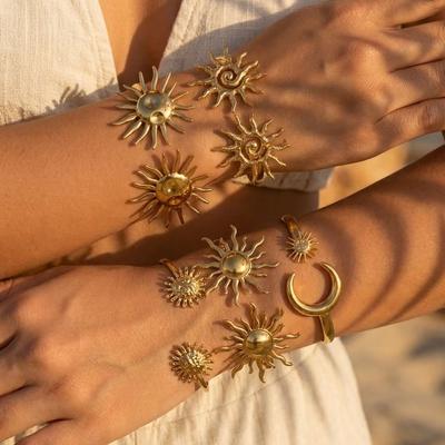Light Luxury Stainless Steel Sunflower Open Bangle for Women Delicate Stackable Seaside Vacation Party Jewelry Accessories