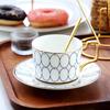Feines Knochenporzellan Kaffeetassen- und Untertassensets, 270 ml Wunderschön glasierte Teetasse mit Goldrand und Henkel, Keramik-Kaffeetassen mit goldenem Löffel