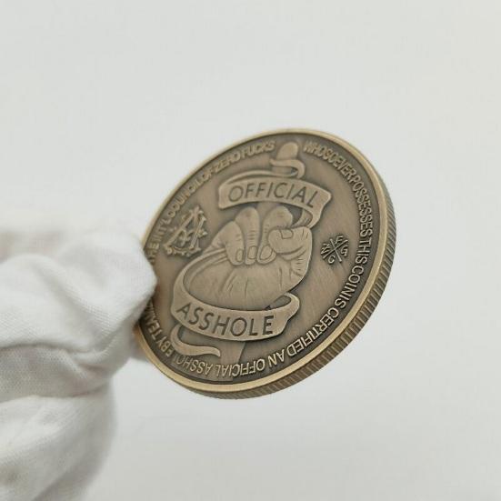 Middle Finger Commemorative Medal Vintage Round Dickhead Award Official Asshole One-finger Salute Metal Collection Coin Festival Keepsake Funny Gag