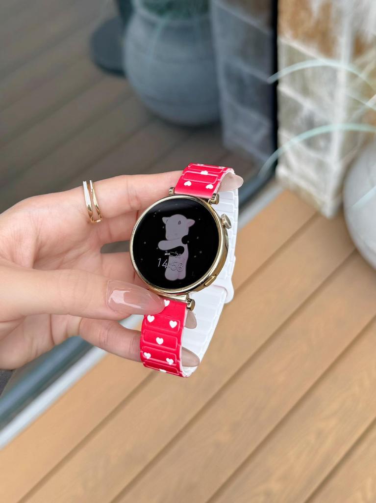 Heart-Shaped Silicone Magnetic Buckle Strap for Huawei Watch GT6 Pro/GT5/GT4 (18mm, Women's)