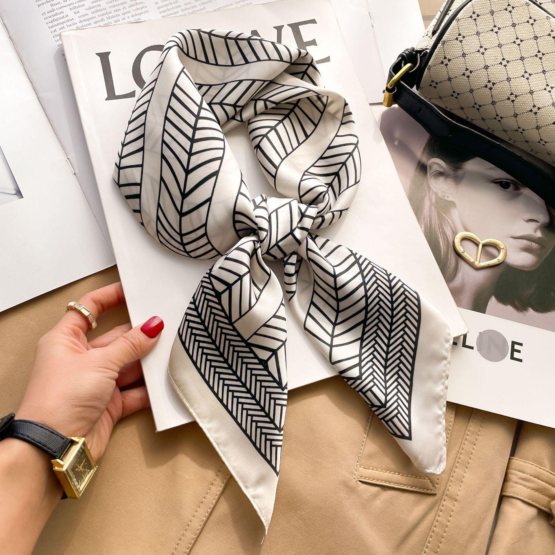 

Новые Роскошные Шарфы из Искусственного Шелка с Цепочным Принтом Модный Стиль Солнцезащитная Повязка на Голову Популярный Пляжный Туристический Женский Квадратный Шарф Повязка для Волос 70X70cm