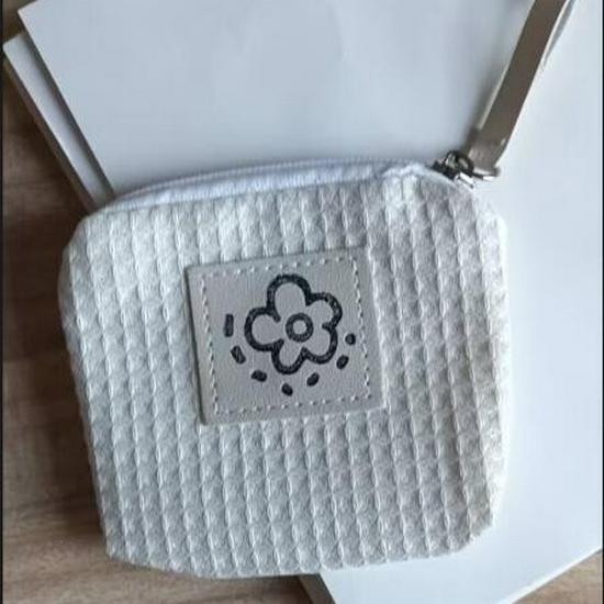 

2024 Японский минималистичный браслет-косметичка с вафельным узором и летним цветочным дизайном