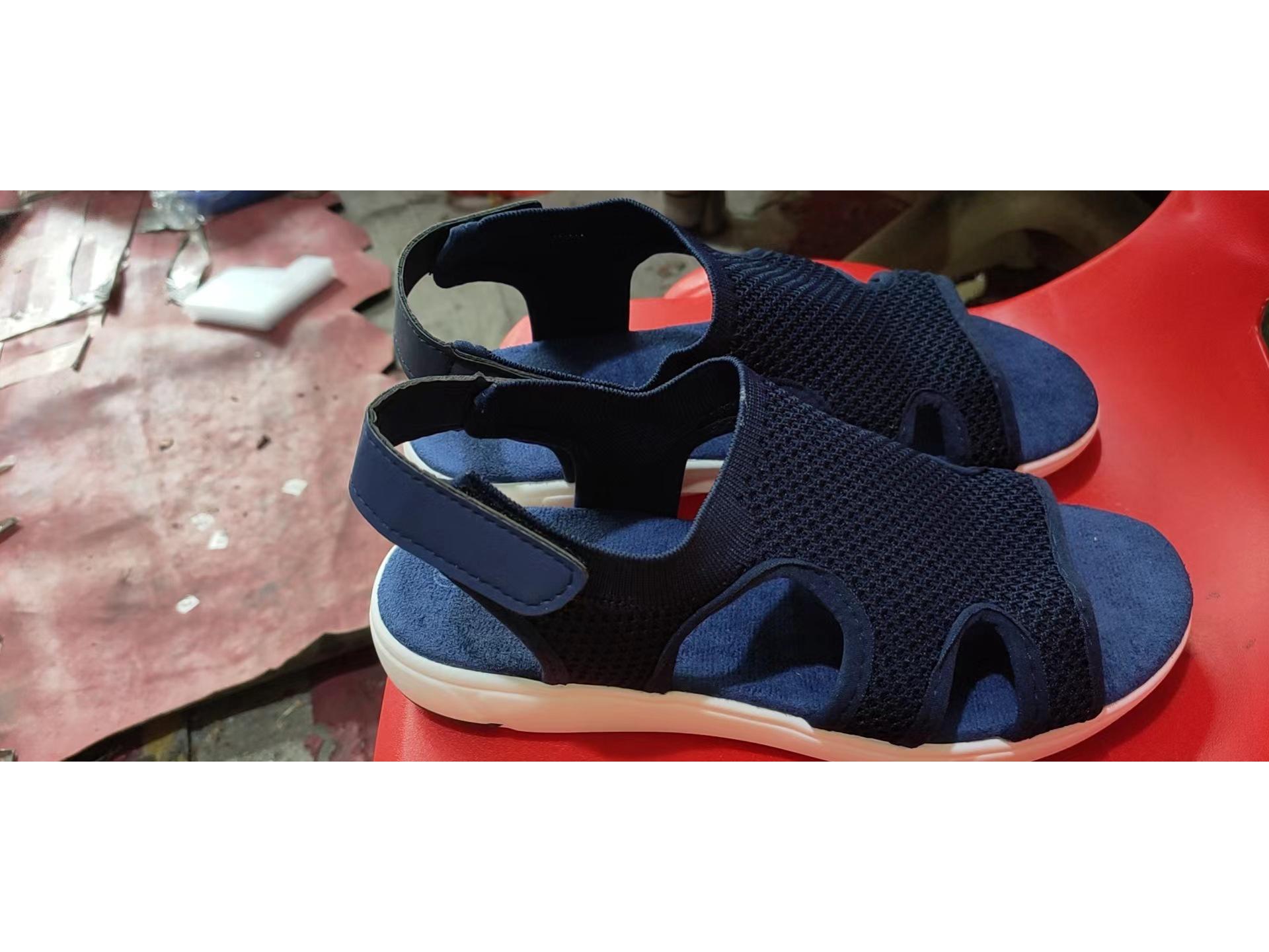 

2024 Women s Summer Plus Size Velcro Sandals: Breathable Flyknit Casual Shoes 43 темно-синього кольору