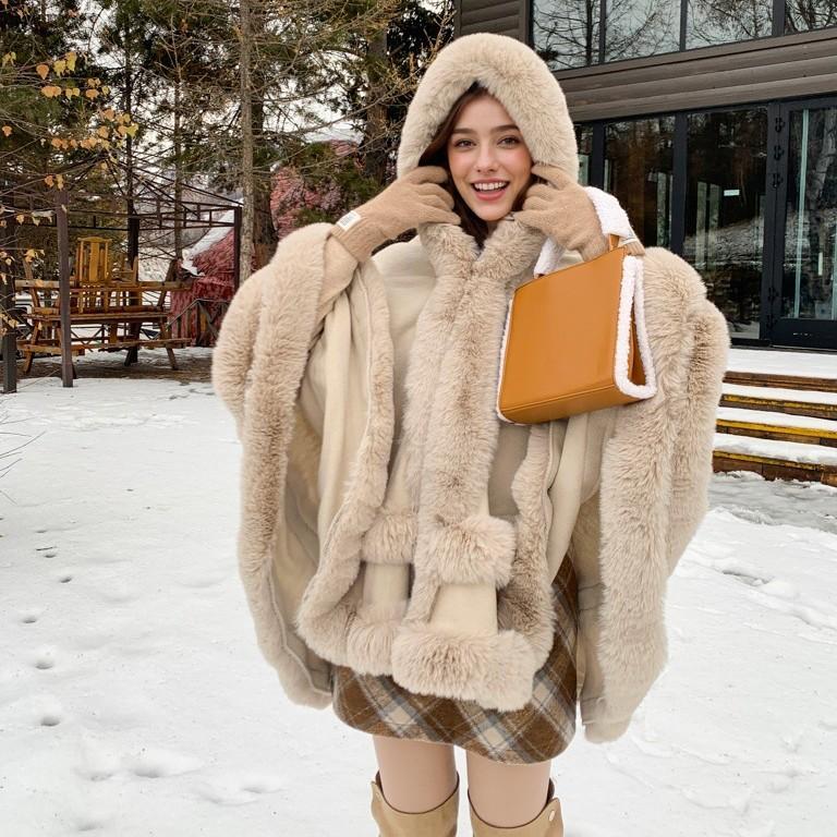Poncho a mantella da donna con cappuccio e bordi in finta pelliccia, scialle invernale caldo con apertura frontale, mantella oversize