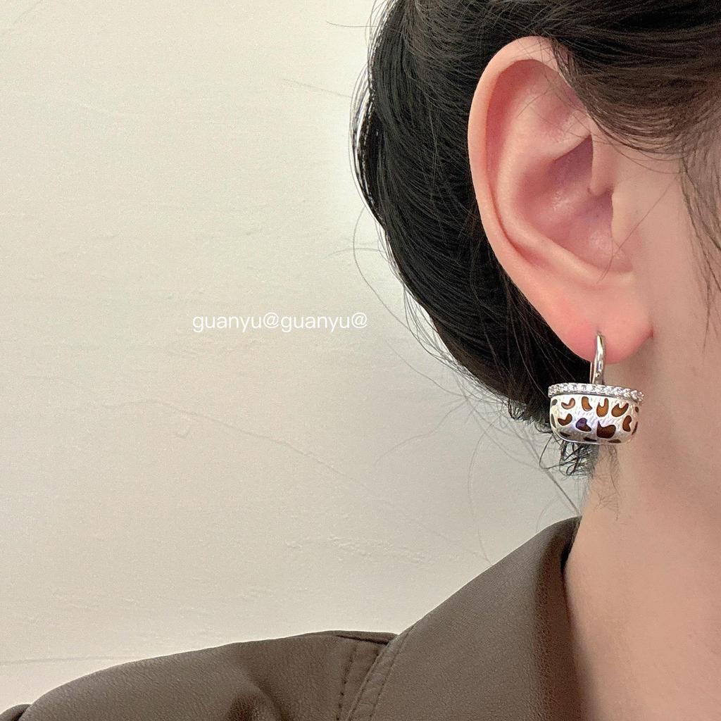 New Stylish Zircon Bag Ear Cuffs: Women's Fashion, Light Luxury, High-End, Versatile, and Trendy Earrings.