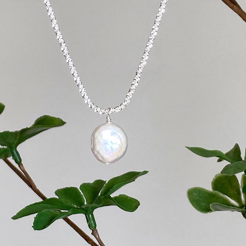 Elegant Sparkling Pearl Clavicle Necklace - Simple, Fashionable, and Trendy for Women